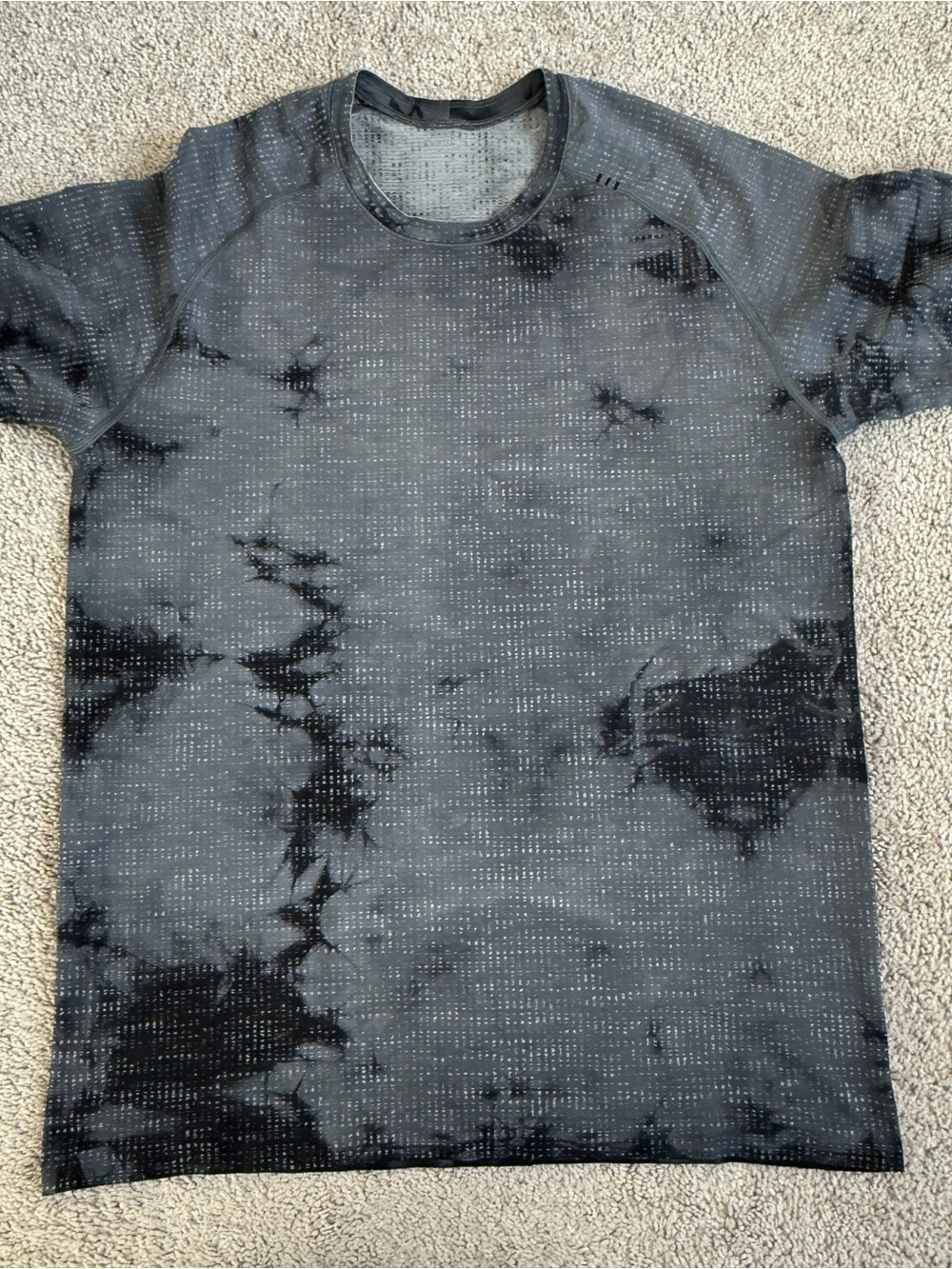Lululemon Gray Graffiti Geometric Short Sleeve Workout Shirt Men’s L 21” x 28”